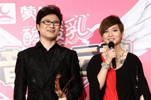 四婚男汪峰究竟有何魅力?