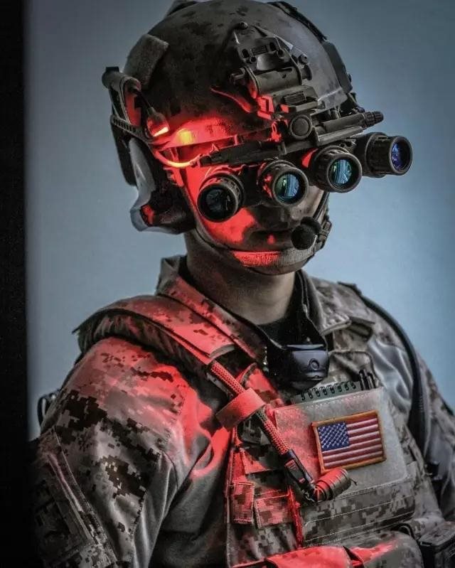 军事武器贴图跟美军学戴夜视仪我们都是四眼仔