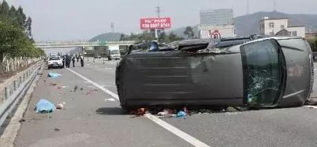 高速爆胎几乎等于死亡，春节返程牢记轮胎上这些数字，远离危险！